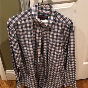 Vineyard vine buttondown T-shirt